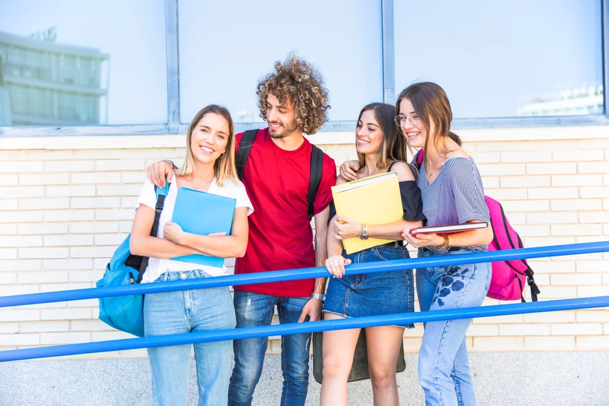 You are currently viewing Student Life in Canada: A Comprehensive Guide